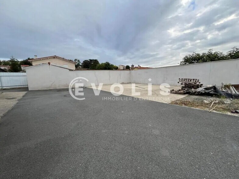 102 Rue Fleury Jay, GRIGNY-SUR-RHÔNE to rent - Building Photo - Image 3 of 9