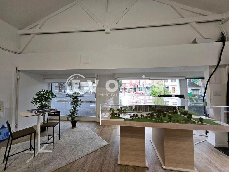 Office in Bagneux to rent - Interior Photo - Image 2 of 11