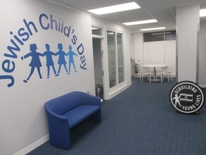 Arcadia Ave, London to rent Interior Photo- Image 1 of 2