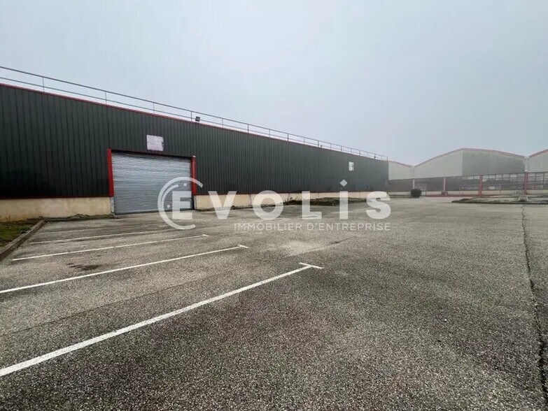 Light Industrial in Vénissieux to rent - Building Photo - Image 3 of 9
