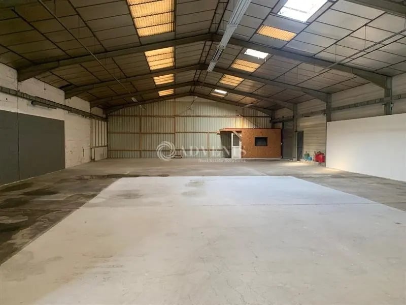 Vente Entrepôt 2 300 m² - Photo 1