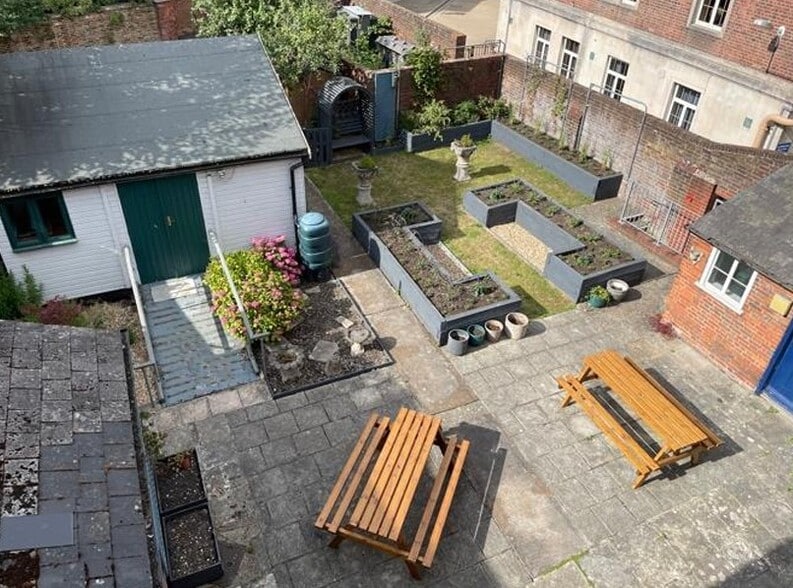 147 High St, Newport to rent - Building Photo - Image 3 of 4