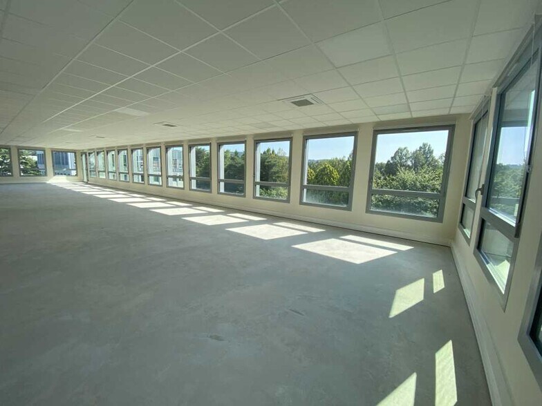 3 Chemin Du Jubin, Dardilly to rent - Interior Photo - Image 3 of 8