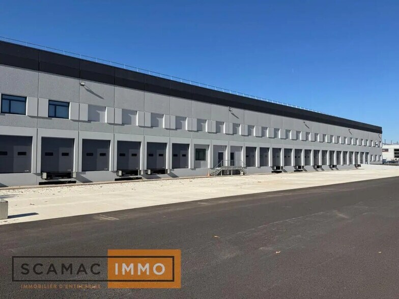 Industrial in Lisses to rent - Building Photo - Image 2 of 11