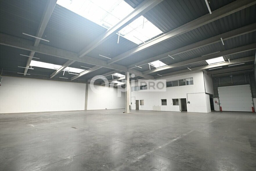 5 Rue Jacques Tati, Vaulx-en-Velin to rent - Interior Photo - Image 3 of 11