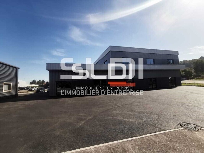 Retail in Bourgoin-Jallieu to rent - Building Photo - Image 3 of 7