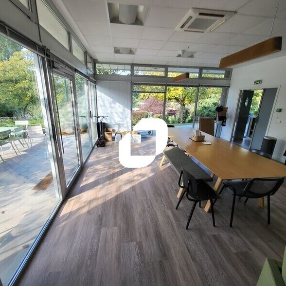 Office in Rueil-Malmaison to rent - Interior Photo - Image 2 of 6