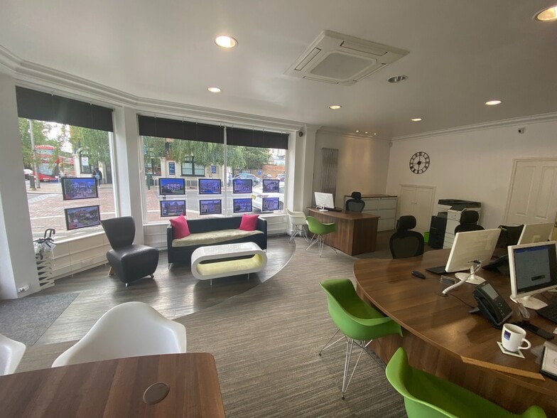 164 Heath Rd, Twickenham for sale - Interior Photo - Image 3 of 6