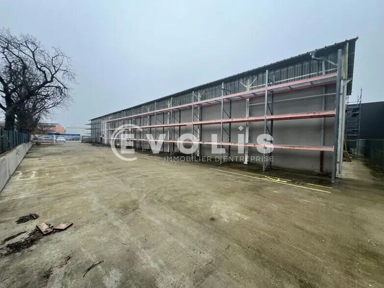 Light Industrial in Chassieu to rent - Construction Photo - Image 2 of 8