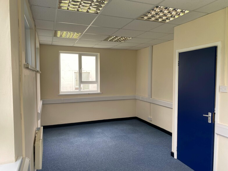 Oak Dr, Hartlebury to rent - Building Photo - Image 3 of 8