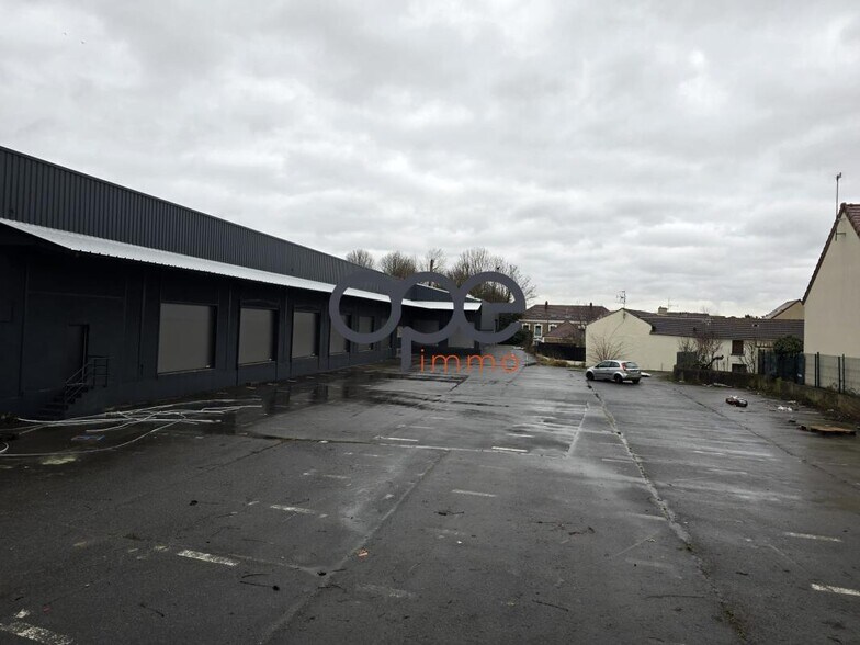 Industrial in Le Mesnil-Amelot to rent - Building Photo - Image 2 of 8