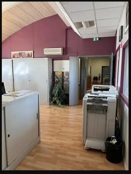 Office in Saint-Ouen-sur-Seine to rent - Interior Photo - Image 2 of 6