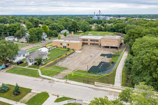 More details for 613 Mulberry St, Yankton, SD - Specialist for Auction