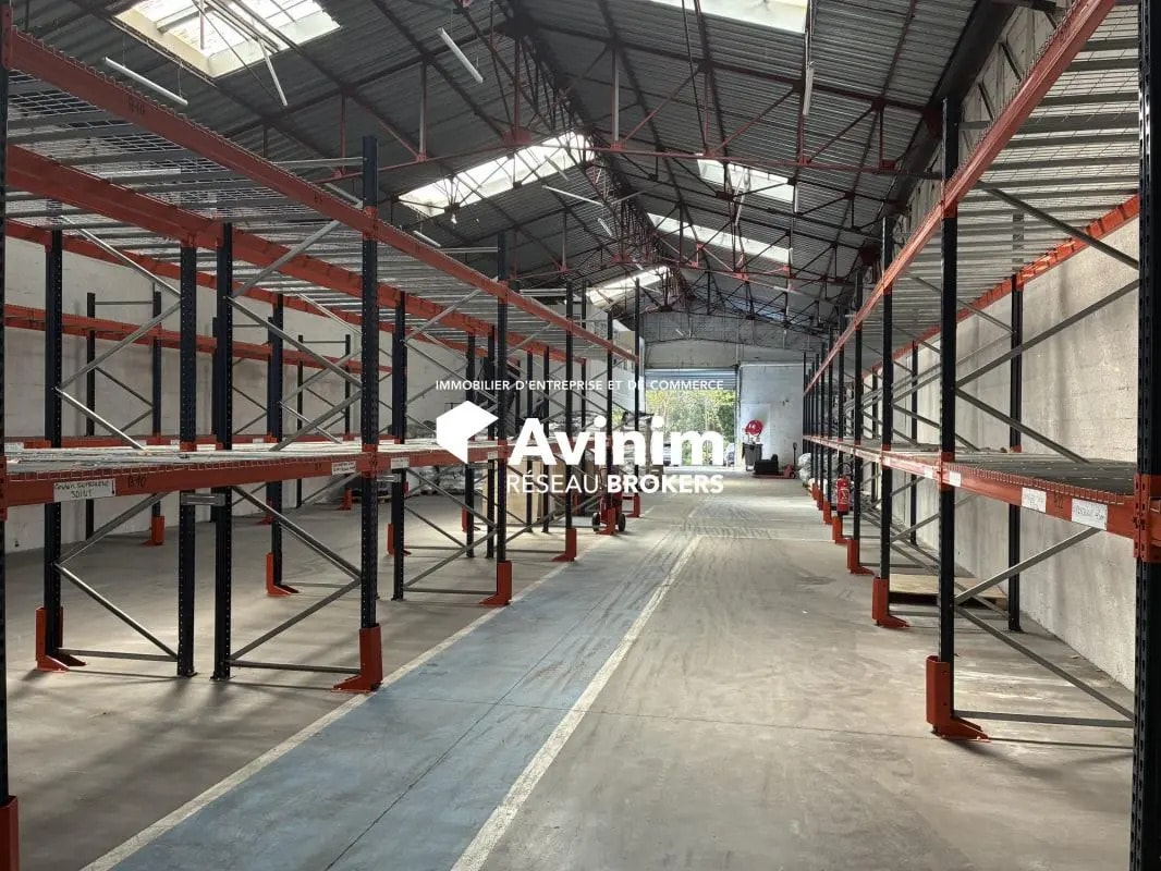 Industrial in Marseille to rent Interior Photo- Image 1 of 9