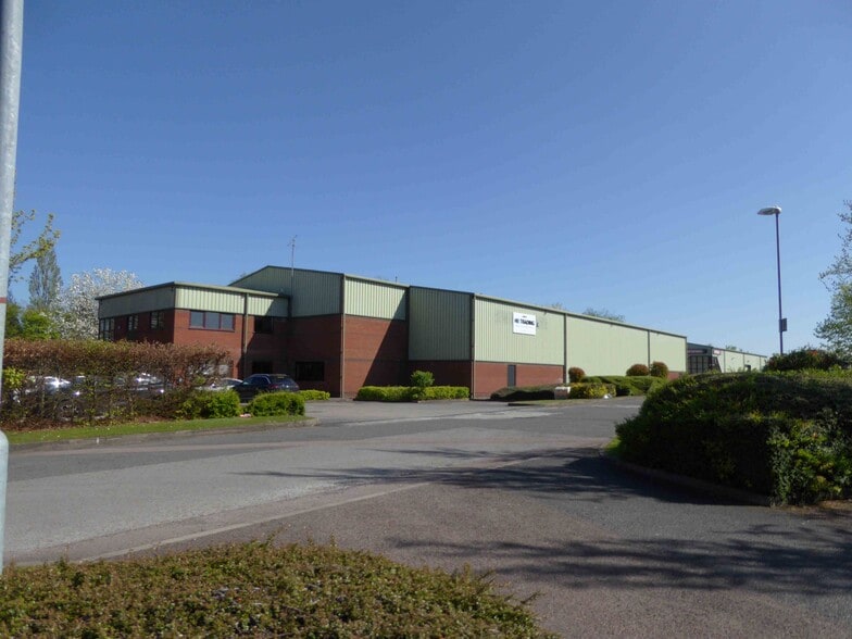 Eastern Way, Cannock to rent - Primary Photo - Image 1 of 4
