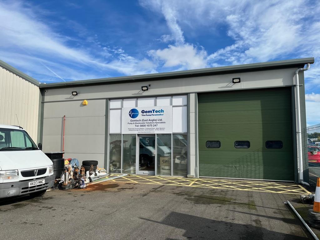 Peartree Rd, Stanway to rent Building Photo- Image 1 of 25