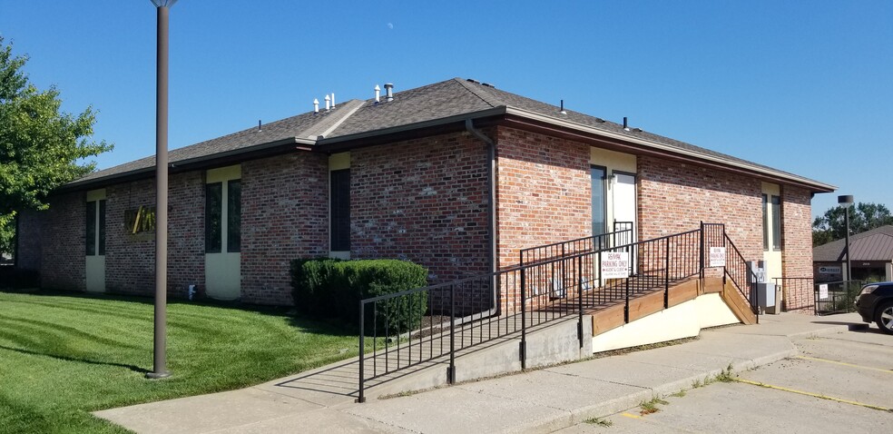 5815 SW 29th St, Topeka, KS for rent - Building Photo - Image 2 of 2