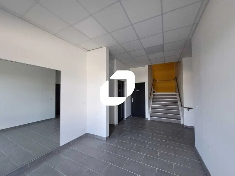 Office in Lisses to rent - Interior Photo - Image 2 of 8