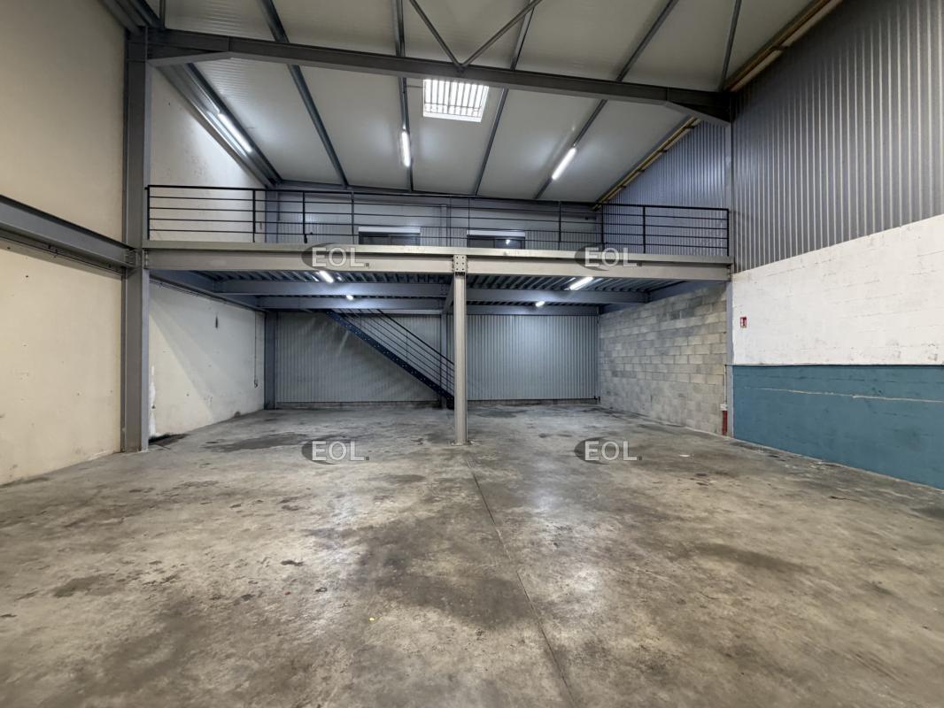 Light Industrial in Sainte-Geneviève-des-Bois to rent Interior Photo- Image 1 of 5