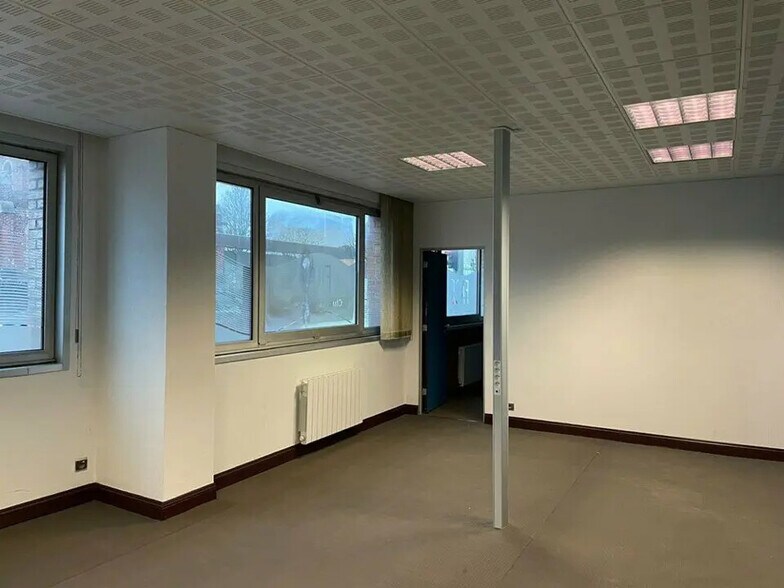 Light Industrial in Calais for sale - Interior Photo - Image 2 of 3