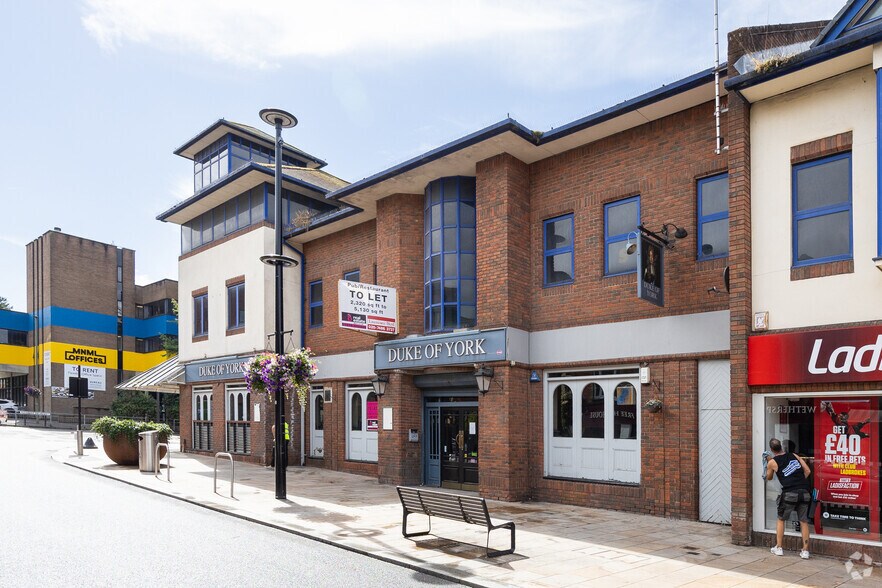 2 Pembroke Broa, Camberley to rent - Building Photo - Image 2 of 2