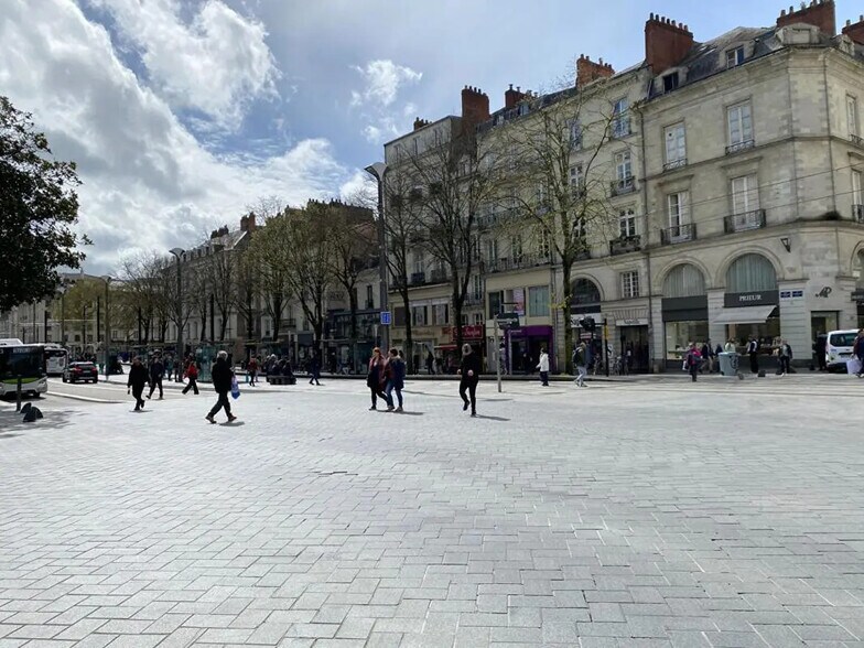 Retail in Nantes to rent - Building Photo - Image 3 of 9