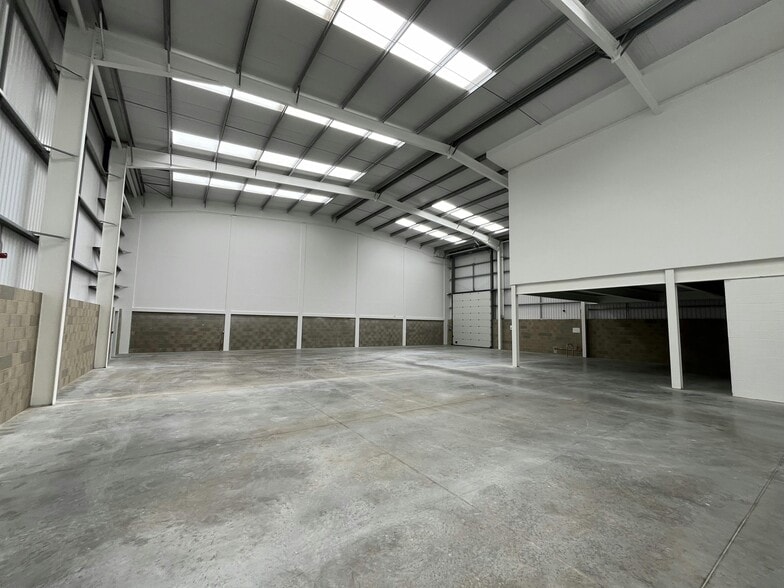 Cray Ave, Orpington to rent - Building Photo - Image 3 of 5