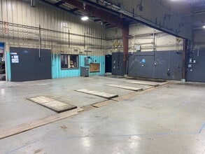 3901 SE Naef Rd, Portland, OR to rent Interior Photo- Image 1 of 12