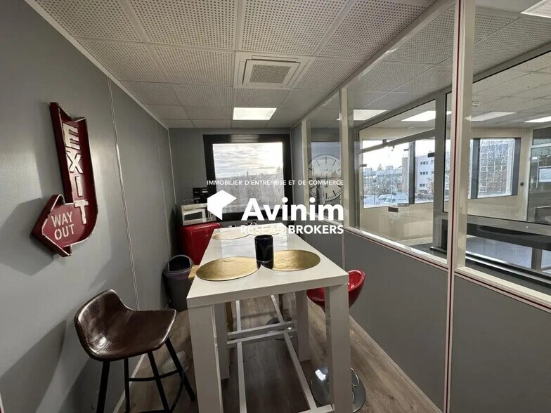 Office in Gennevilliers to rent - Interior Photo - Image 2 of 9