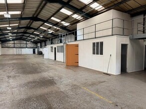 Station Ln, Chesterfield to rent Interior Photo- Image 1 of 13