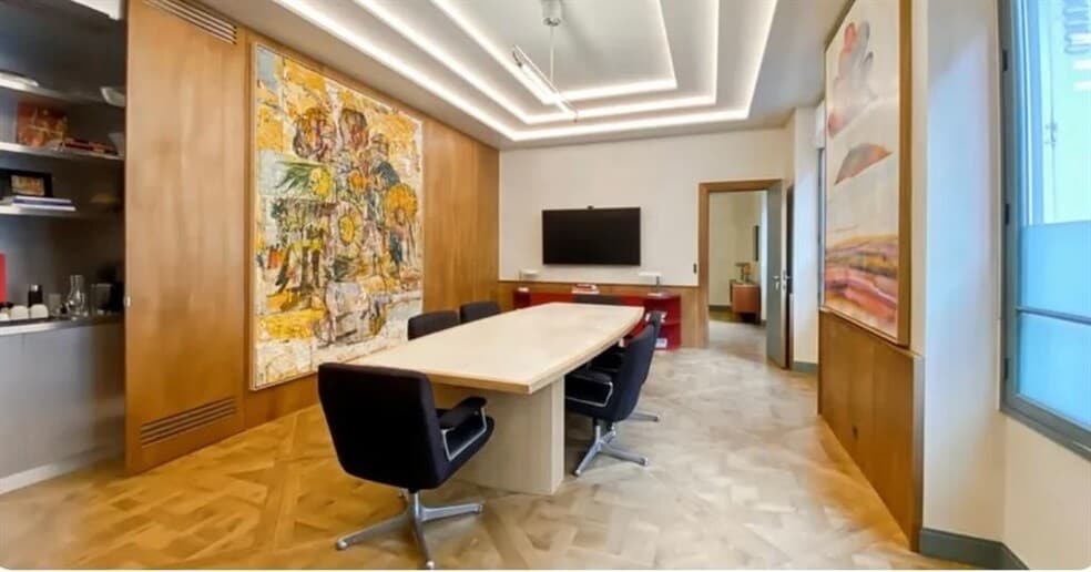 Retail in Paris to rent - Interior Photo - Image 1 of 6