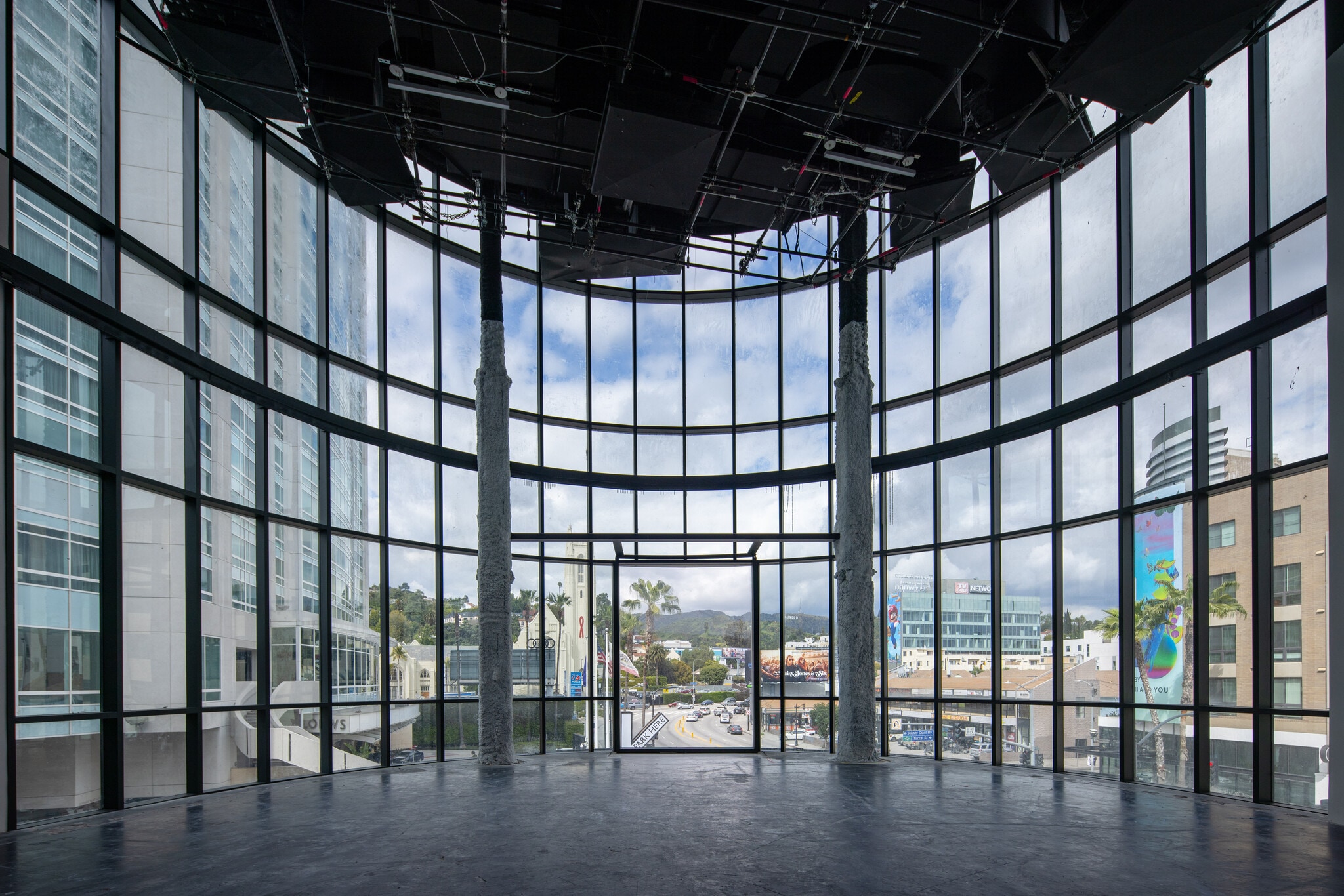 6801 Hollywood Blvd, Hollywood, CA to rent Interior Photo- Image 1 of 3