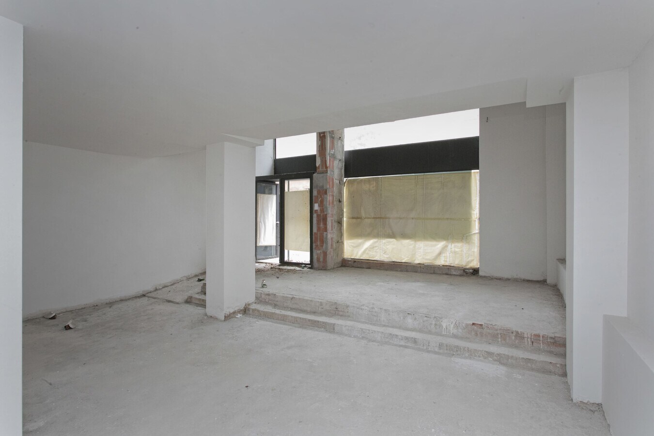 Sabadell, BAR 08208 - Unit 01 - - Interior Photo - Image 1 of 12