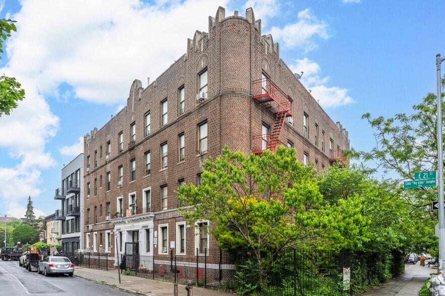 Flatbush 2 Building Portfolio portfolio of 2 properties for sale on LoopNet.co.uk - Primary Photo - Image 2 of 2