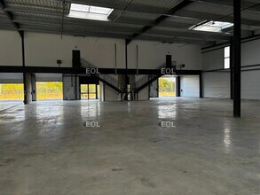 Light Industrial in Villebon-sur-Yvette to rent Interior Photo- Image 1 of 4
