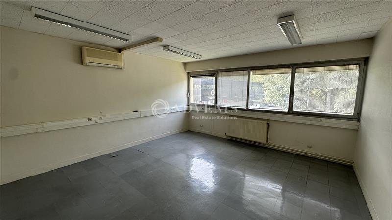Office in Neuilly-sur-Marne to rent - Interior Photo - Image 2 of 7