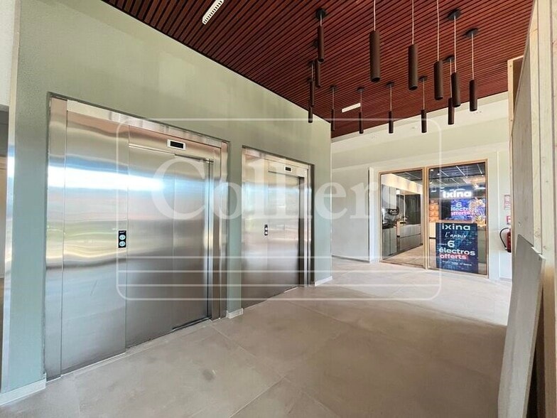 255 Avenue Marcel Paul (Rd 63), La Seyne-sur-Mer to rent - Building Photo - Image 3 of 21