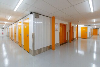 Book End, Witney to rent Interior Photo- Image 2 of 2