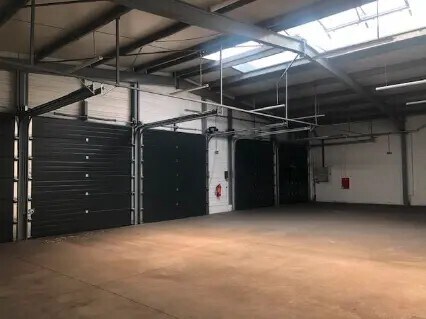 Retail in Nanteuil-lès-Meaux to rent Interior Photo- Image 1 of 3