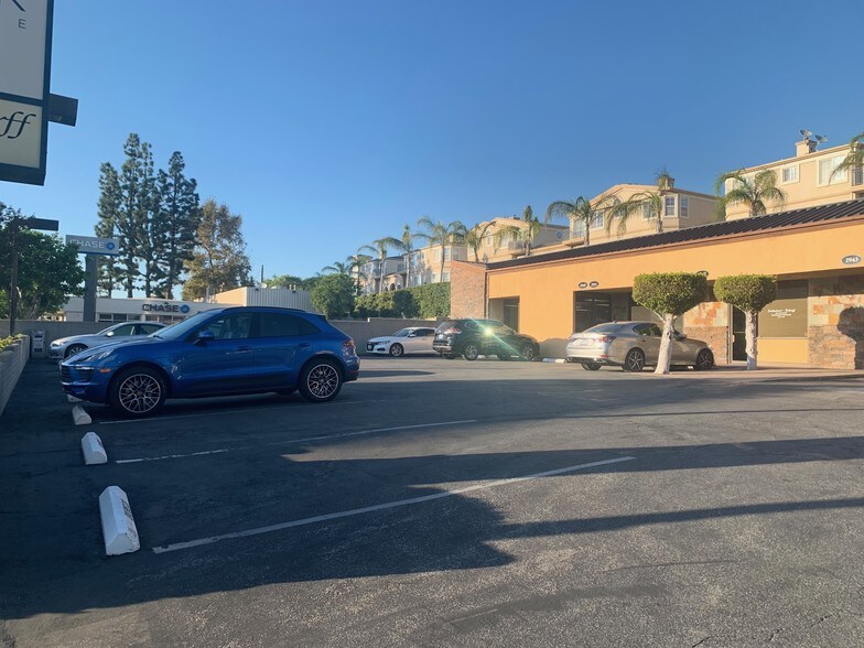 2949 Foothill Blvd, La Crescenta, CA 91214 UK