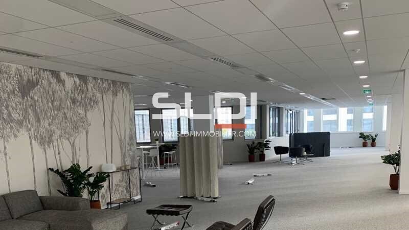 4 Rue Maurice Flandin, Vaulx-en-Velin to rent - Building Photo - Image 2 of 12