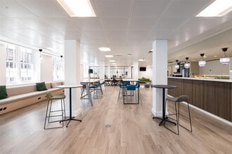 4 Matthew Parker St, London to rent Interior Photo- Image 2 of 3