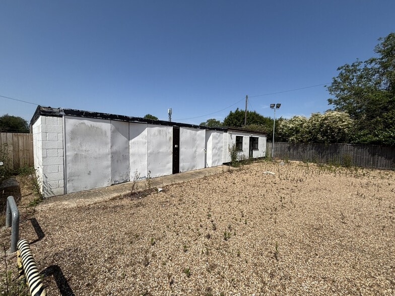 25 Grove Rd, Woodbridge for sale - Building Photo - Image 2 of 6