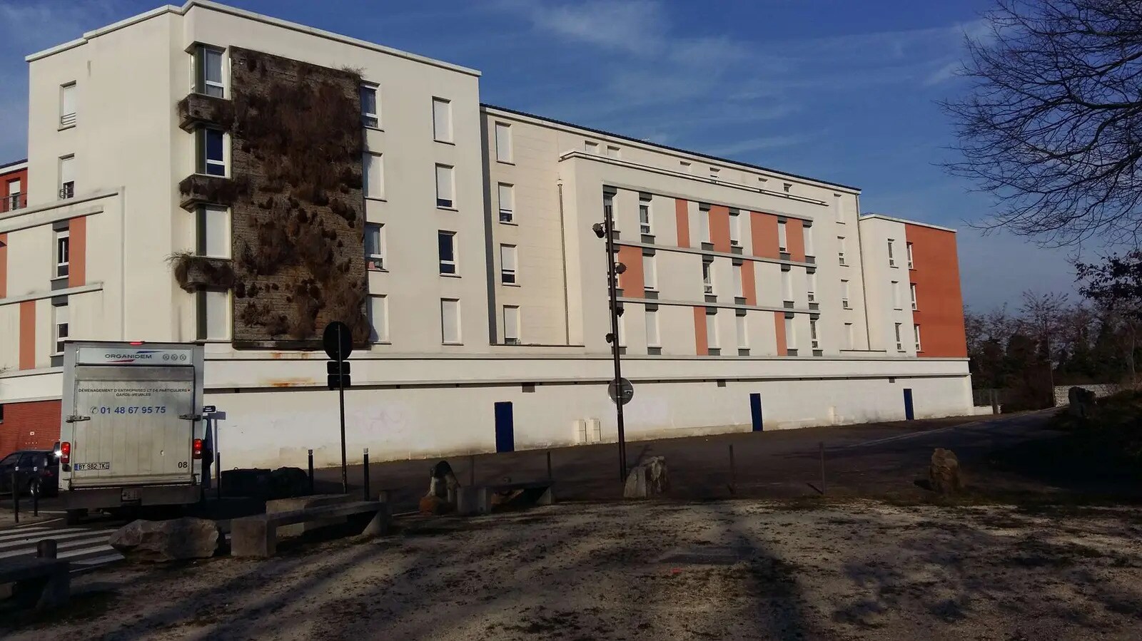 Retail in Neuville-sur-Oise to rent Building Photo- Image 1 of 5