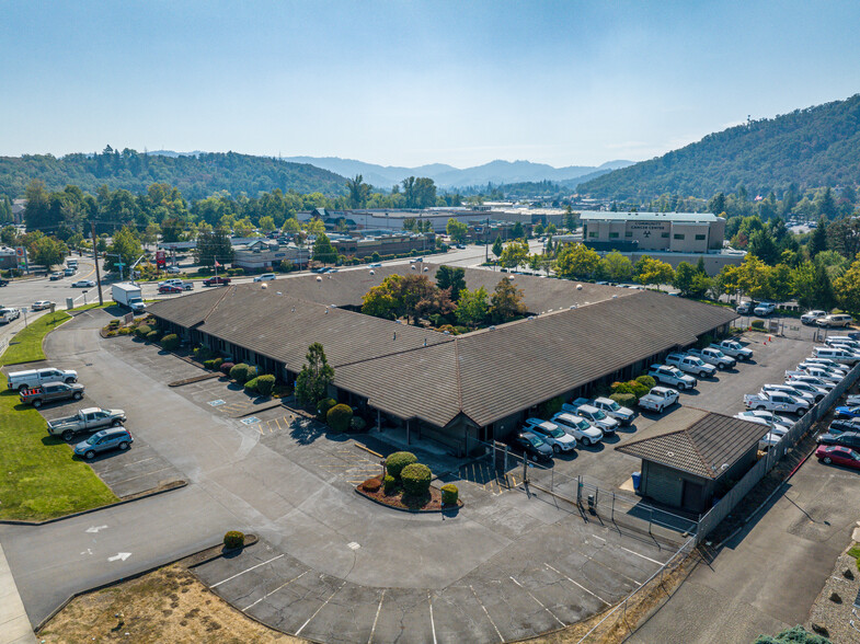 2900 NW Stewart Pky, Roseburg, OR for rent - Primary Photo - Image 1 of 7