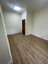 8 Gainsborough Rd, London to rent Interior Photo- Image 1 of 1