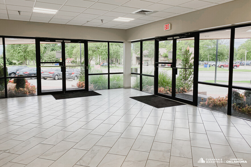 7335 S Lewis Ave, Tulsa, OK for rent - Lobby - Image 2 of 9