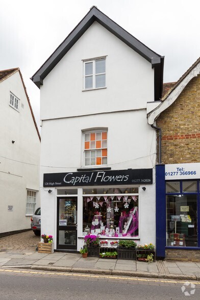 128 High St, Ongar to rent - Building Photo - Image 3 of 5