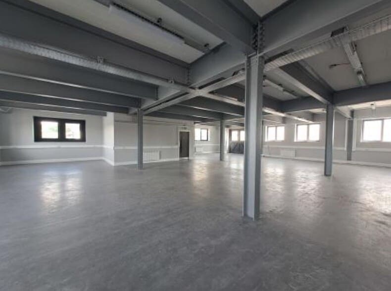 North Parade, Falmouth to rent - Interior Photo - Image 2 of 2