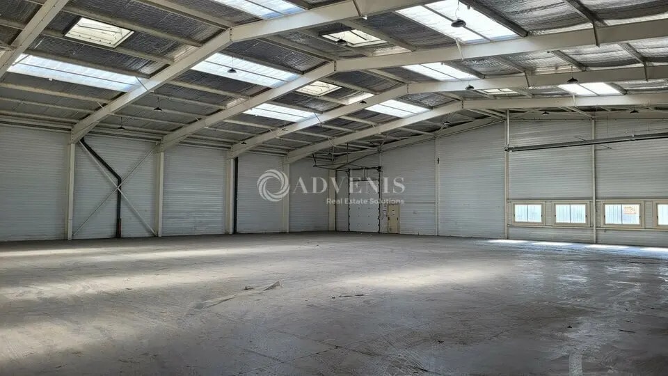 Industrial in Nantes to rent - Interior Photo - Image 2 of 9